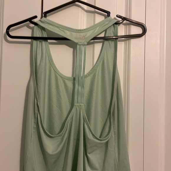 Old Navy Active Tank (size L) - Picture 3 of 3